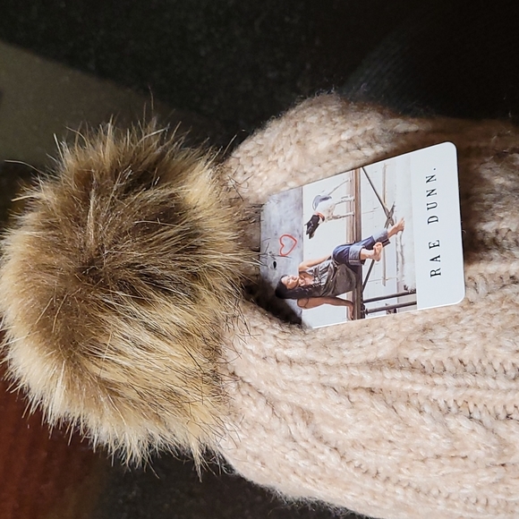 ❤Rae Dunn LOVE Beanie - Picture 6 of 8